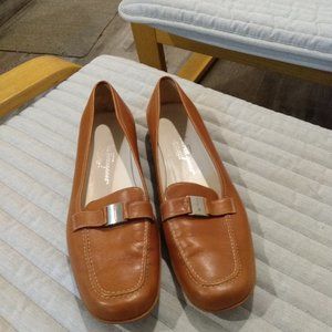 Salvatore Ferragamo  loafer  size 8.5 2 A narrow leather